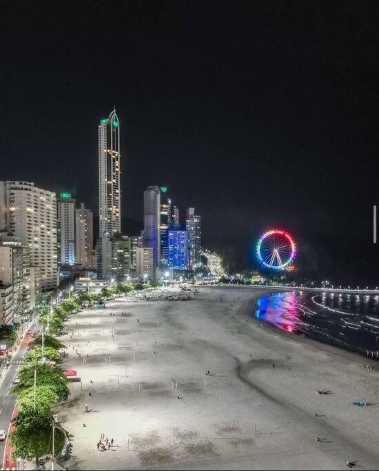 Apto A 100M Da Praia Central Balneário Camboriú 外观 照片